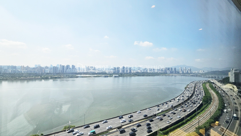 서울 용산구 한남동 101동동 전면 호화스러운 한강뷰가 돋보이는 고급 아파트 매매 매물번호 13291 사진 14