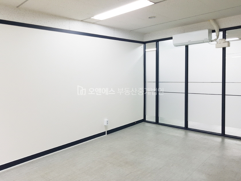 서울 강남구 역삼동 역삼역 인근 대로변에 위치한 대형평수 사무실 월세 매물번호 13339 사진 5