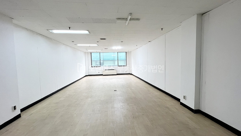 서울 중구 신당동 역세권에 위치한 관리 잘되는 대형건물 사무실 월세 매물번호 13442 사진 1