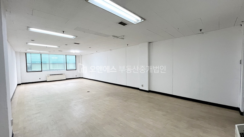 서울 중구 신당동 역세권에 위치한 관리 잘되는 대형건물 사무실 월세 매물번호 13442 사진 2