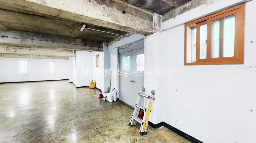 서울 용산구 이태원동 상하차 편리한 앤틱가구거리 상가&사무실 월세 매물번호 13469 사진 3