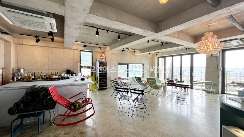 서울 용산구 용산동2가 해방촌 소월로 뷰가 정말 멋진 카페 월세 매물번호 13470 사진 1