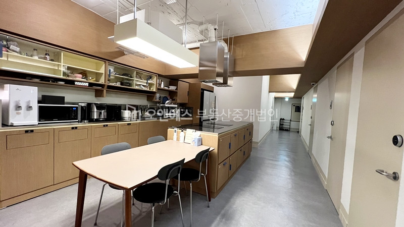 서울 용산구 한남동 꼼데가르송길 유니크한 건물 매매건 매매 매물번호 13516 사진 10