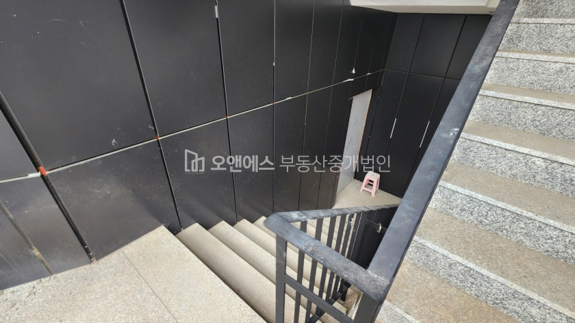 서울 용산구 이태원동 이태원역 인근 대로변에 위치한 신축 건물 통임대 월세 매물번호 13546 사진 3