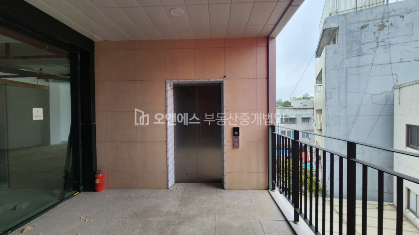 서울 용산구 이태원동 이태원역 인근 대로변에 위치한 신축 건물 통임대 월세 매물번호 13546 사진 4