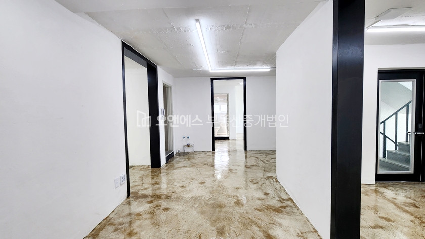 서울 용산구 이태원동 깔끔한 리모델링 사무실, 에폭시바닥 예뻐요 월세 매물번호 13623 사진 8