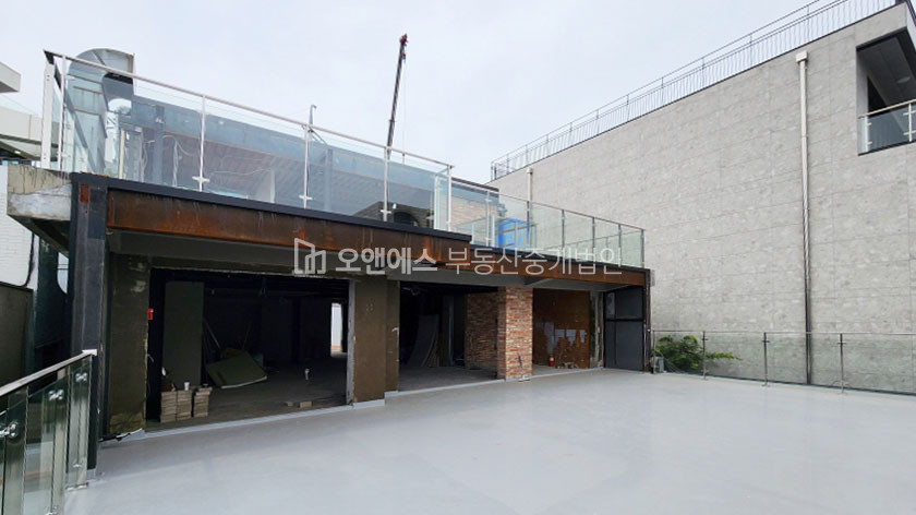서울 용산구 이태원동 이태원역에서 1분거리, 가시성도 좋은 상가 월세 매물번호 14143 사진 2