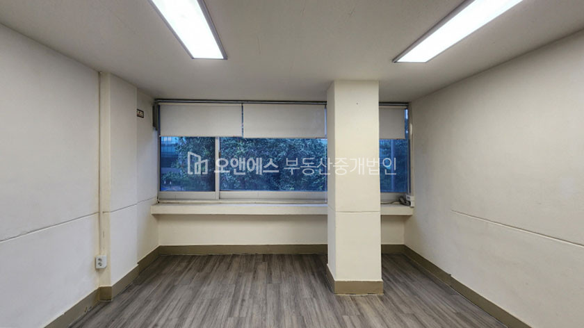 서울 용산구 동자동 전철길 뷰 창 많고, 분리되어 있는 깨끗한 사무실 월세 매물번호 14321 사진 2