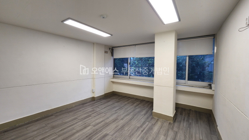 서울 용산구 동자동 전철길 뷰 창 많고, 분리되어 있는 깨끗한 사무실 월세 매물번호 14321 사진 3