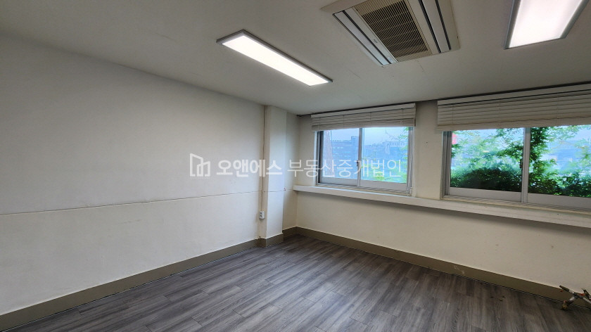 서울 용산구 동자동 전철길 뷰 창 많고, 분리되어 있는 깨끗한 사무실 월세 매물번호 14321 사진 7