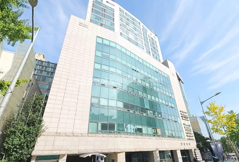 서울 용산구 한남동 관리 잘되고, 주차 편리한 대형평수 사무실 월세 매물번호 14345 사진 1