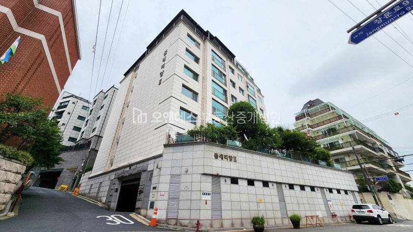 서울 용산구 동빙고동 대사관 및 고급주택 단지 내 한강뷰 보이는 이쁜 집 매매 매물번호 14431 사진 2