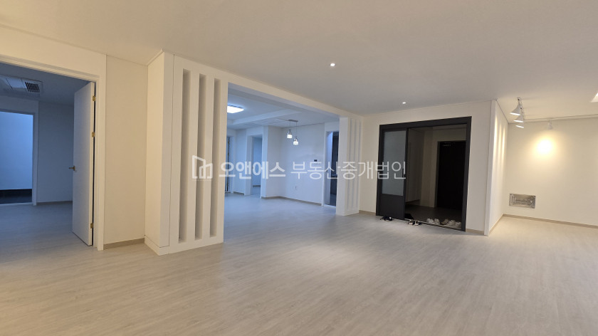 서울 용산구 한남동 순천향대학교 고급주택라인 넓은 대형평수 베란다도 넓어요. 월세 매물번호 14546 사진 2