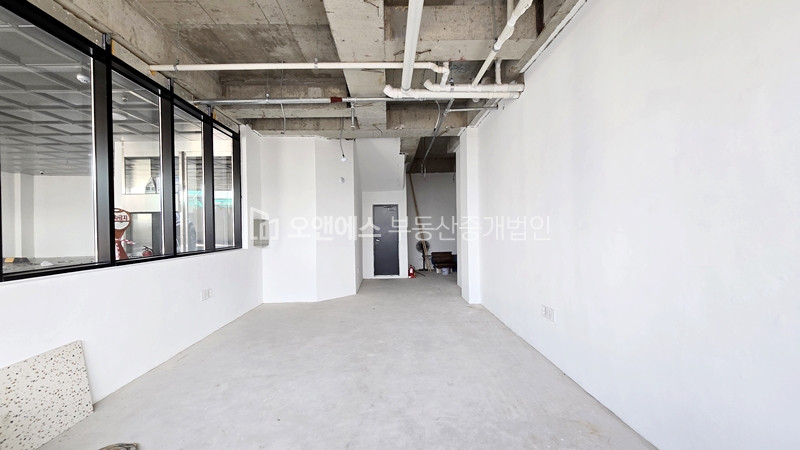 서울 용산구 이태원동 1층같은 상가, 통창에 층고 높아요 매매 매물번호 14574 사진 1