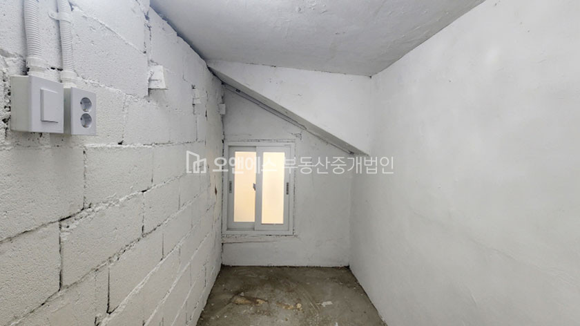 서울 용산구 이태원동 대로변에 위치한 넉넉한 작업실, 상가 월세 매물번호 14599 사진 1