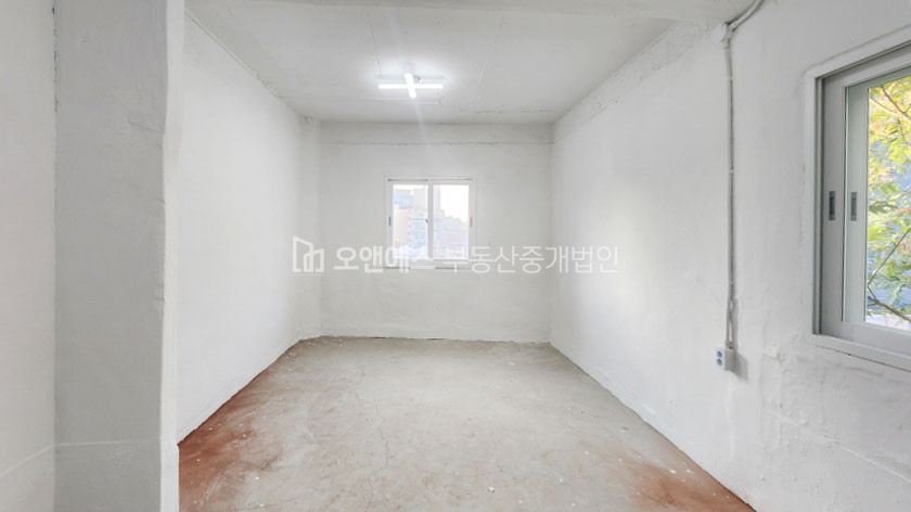 서울 용산구 이태원동 대로변에 위치한 넉넉한 작업실, 상가 월세 매물번호 14599 사진 2