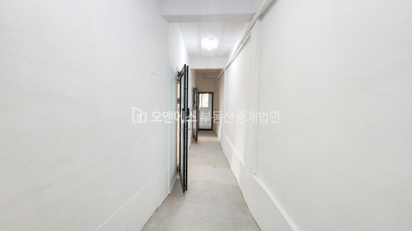 서울 용산구 이태원동 대로변에 위치한 넉넉한 작업실, 상가 월세 매물번호 14599 사진 8