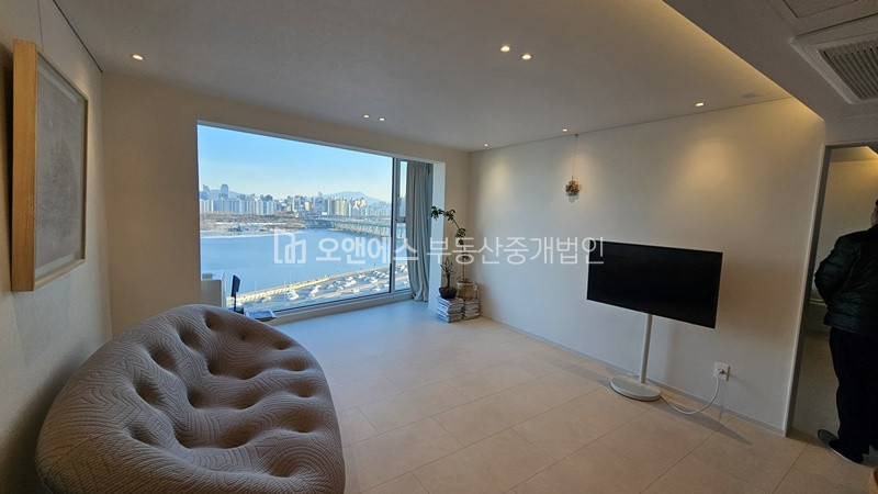 서울 용산구 한남동 유엔빌리지내 한강뷰 전용 테라스세대 전세 매매 매물번호 14611 사진 1