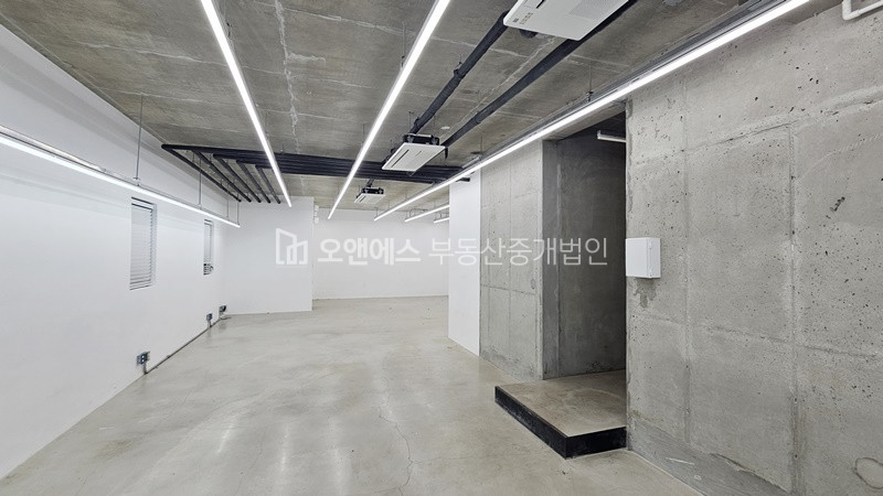 서울 용산구 한남동 핫한곳에 위치한 1층 상가/사무실 월세 매물번호 15026 사진 2