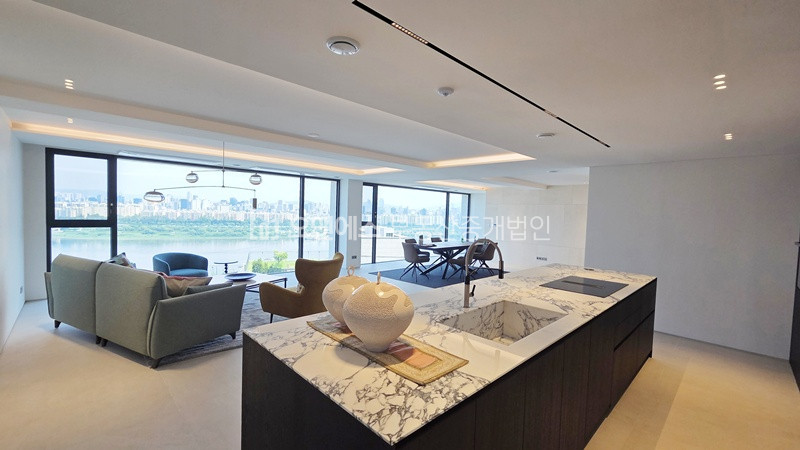 서울 용산구 한남동 유엔빌리지 미친 한강뷰 매매 매물번호 15016 사진 1