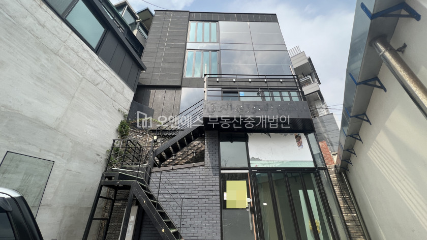 서울 용산구 이태원동 이태원 3층짜리 한건물 통임대 낮은월세 월세 매물번호 12305 사진 1