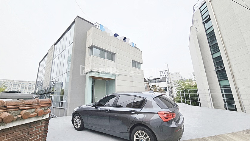 서울 용산구 한남동 유엔빌리지 내부 컨디션 좋은 3개층 연층 사용 사무실 월세 매물번호 14614 사진 2