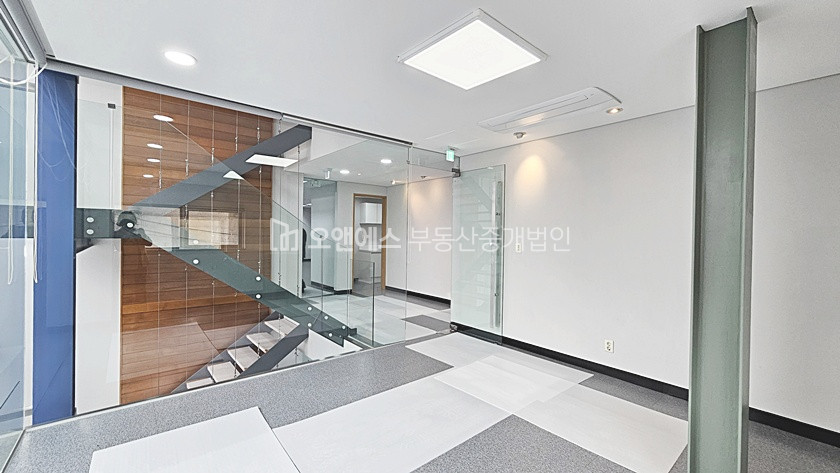 서울 용산구 한남동 유엔빌리지 내부 컨디션 좋은 3개층 연층 사용 사무실 월세 매물번호 14614 사진 14