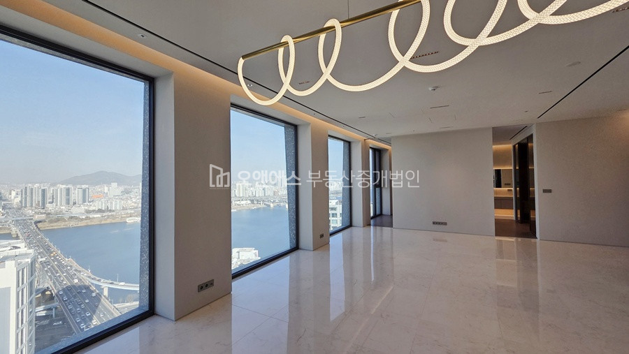 서울 강남구 청담동 영동대교 한강뷰 신축 아파트 루시아청담546더리버 첫입주 분양 매물번호 15402 사진 1