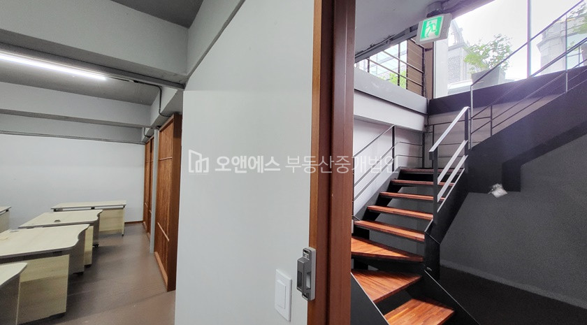 서울 용산구 이태원동 B1~1층 내부 복층 사무실/상가 월세 매물번호 12434 사진 14