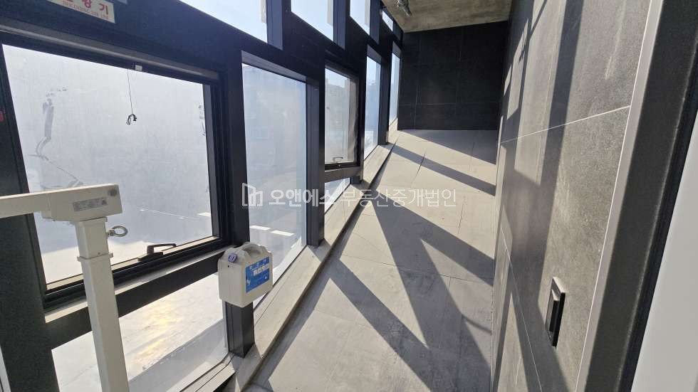 서울 용산구 한남동 이태원로 대로변 층고 높고 채광 좋은 디자인 사무실 4층 월세 매물번호 15498 사진 4