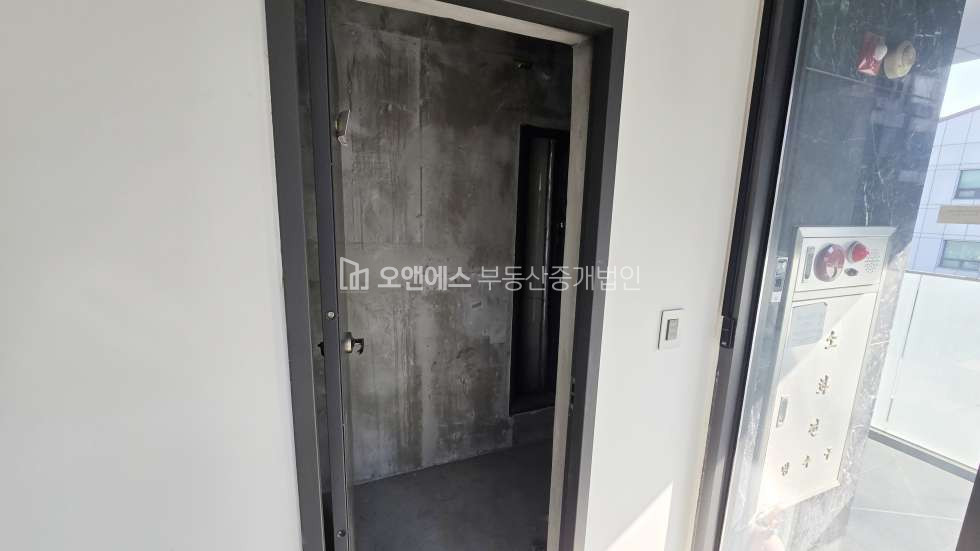 서울 용산구 한남동 이태원로 대로변 층고 높고 채광 좋은 디자인 사무실 4층 월세 매물번호 15498 사진 12