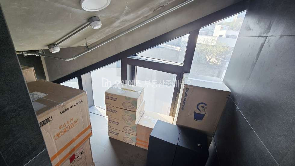 서울 용산구 한남동 이태원로 대로변 층고 높고 채광 좋은 디자인 사무실 4층 월세 매물번호 15498 사진 14