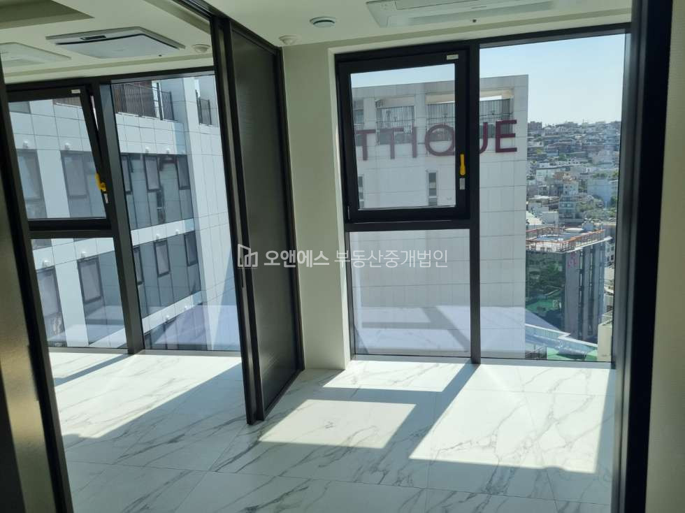 서울 용산구 한남동 몬트레아한남동 몬트레아 한남 채광 좋은 12층 세대 월세 매물번호 15496 사진 1