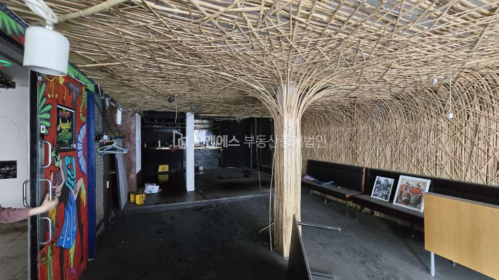 서울 용산구 이태원동 경리단길 메인 삼거리 코너 가시성 좋은 무권리 상가, 월세 매물번호 15546 사진 1