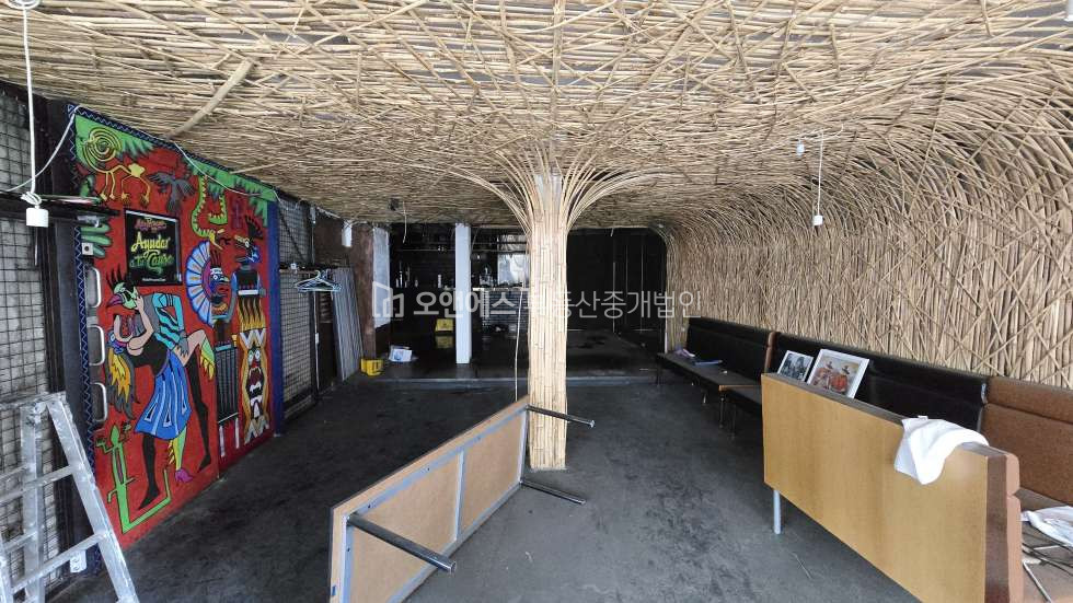 서울 용산구 이태원동 경리단길 메인 삼거리 코너 가시성 좋은 무권리 상가, 월세 매물번호 15546 사진 2