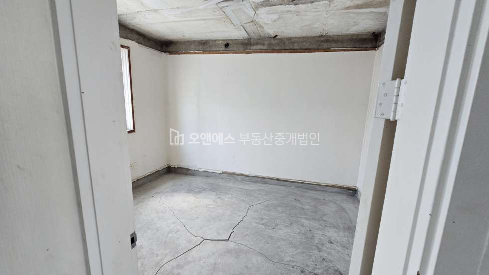 서울 용산구 이태원동 경리단길 대로변 3층 상가, 사무실 전용 40평대 넓은 테라스 공간 이용 가능 월세 매물번호 15548 사진 8