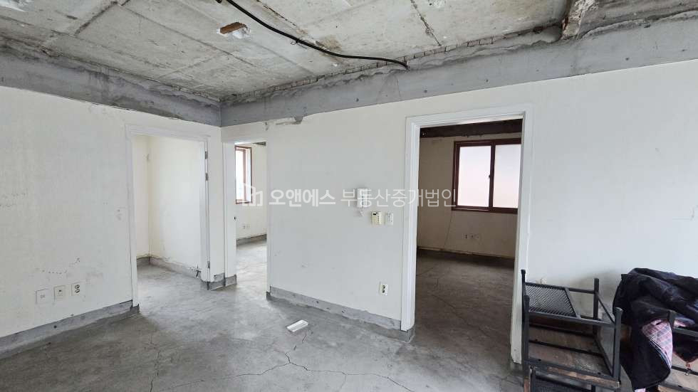 서울 용산구 이태원동 경리단길 대로변 3층 상가, 사무실 전용 40평대 넓은 테라스 공간 이용 가능 월세 매물번호 15548 사진 10
