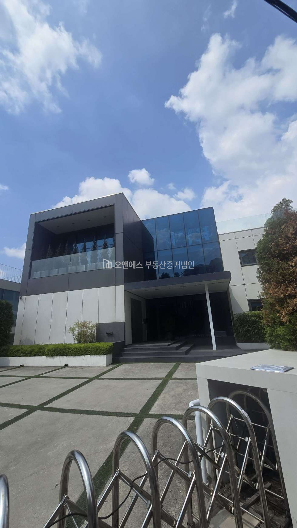 서울 용산구 이태원동 조용한 고급 입지, 남산뷰 갖춘 통임대 공간 월세 매물번호 15568 사진 1