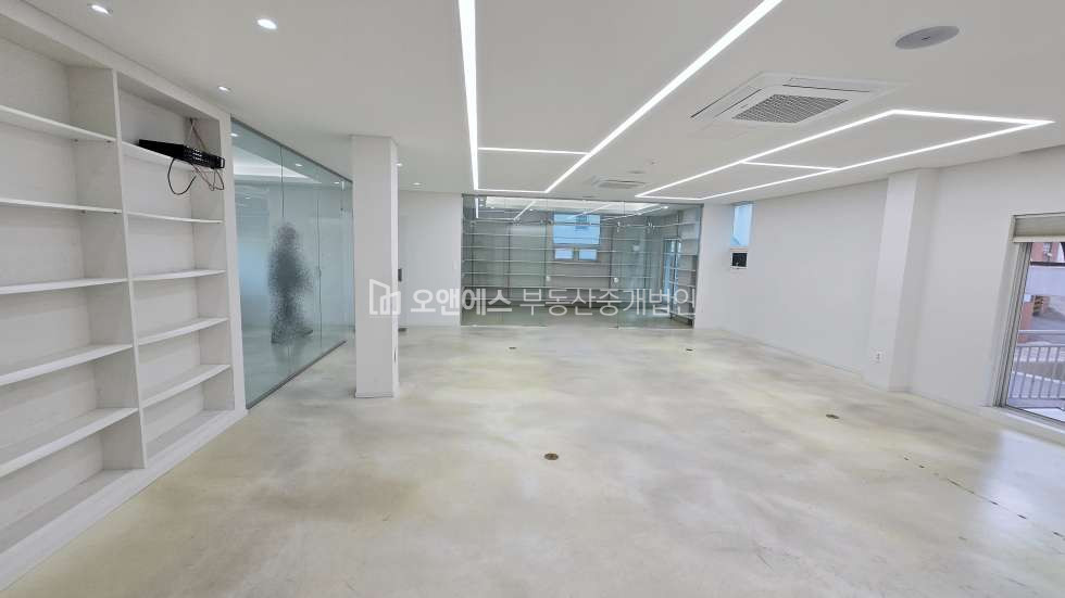 서울 용산구 한남동 제일기획 인근 대로변 남동향 중대형 4층 사무실 월세 매물번호 15497 사진 1