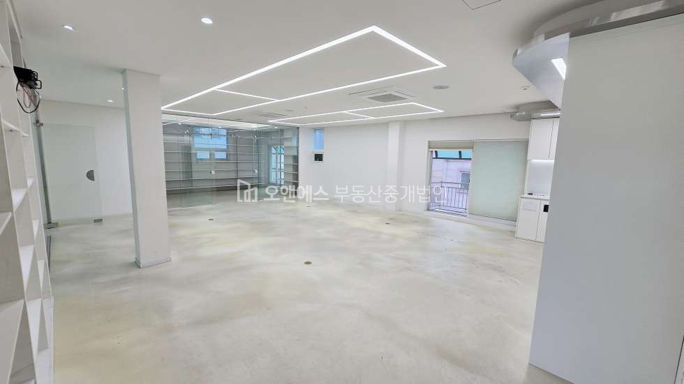 서울 용산구 한남동 제일기획 인근 대로변 남동향 중대형 4층 사무실 월세 매물번호 15497 사진 3