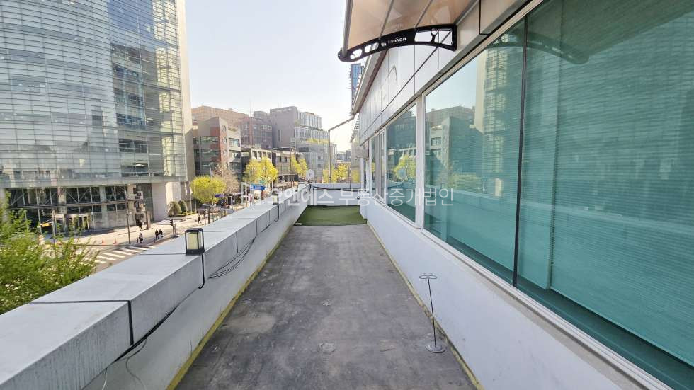서울 용산구 한남동 제일기획 인근 대로변 남동향 중대형 4층 사무실 월세 매물번호 15497 사진 15