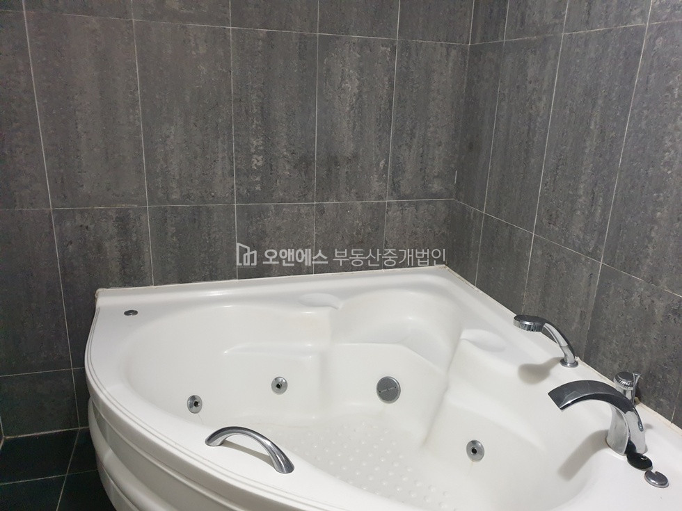 서울 용산구 한남동 726-347, 한스파크빌 북한남동 쓰리룸 탑층 세끼고 갭투자 매매 매물번호 15076 사진 2