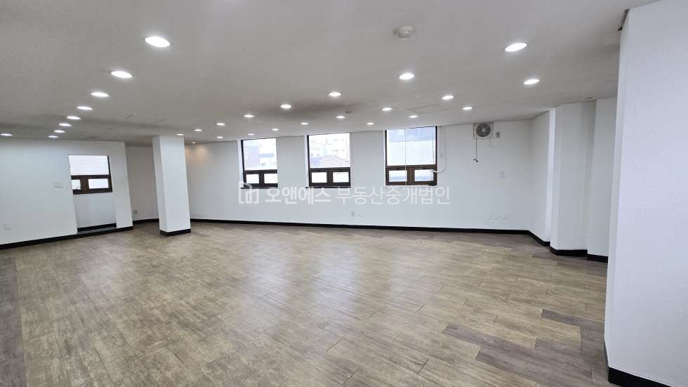 서울 중구 신당동 약수역 도보 3분 이면도로 엘베없는 2층 가성비 사무실 월세 매물번호 15638 사진 2