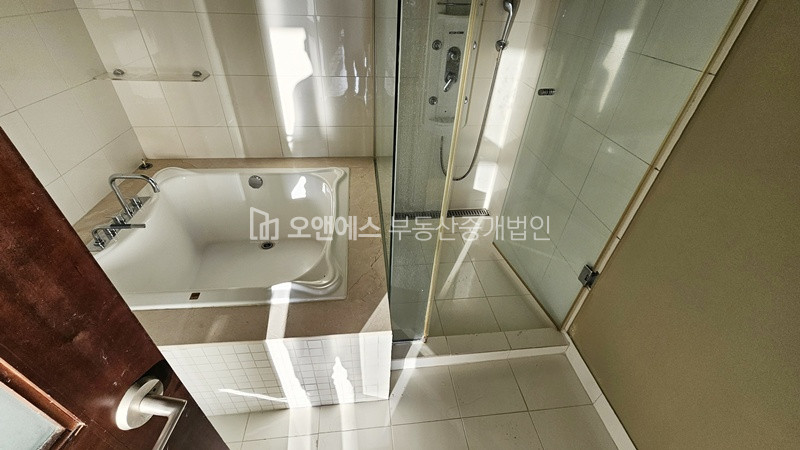 서울 용산구 한남동 1-298, 오케스트라 4층1호 유엔빌리지 초입위치 유니크디자인 펜트세대 매매 매매 매물번호 13014 사진 9