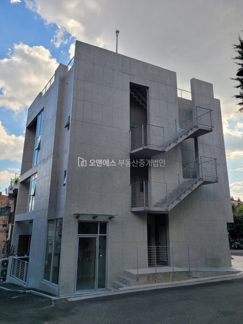 서울 용산구 이태원동 주건축물제1동 사옥O 신축급 남산뷰 복층형 월세 매물번호 15120 사진 3