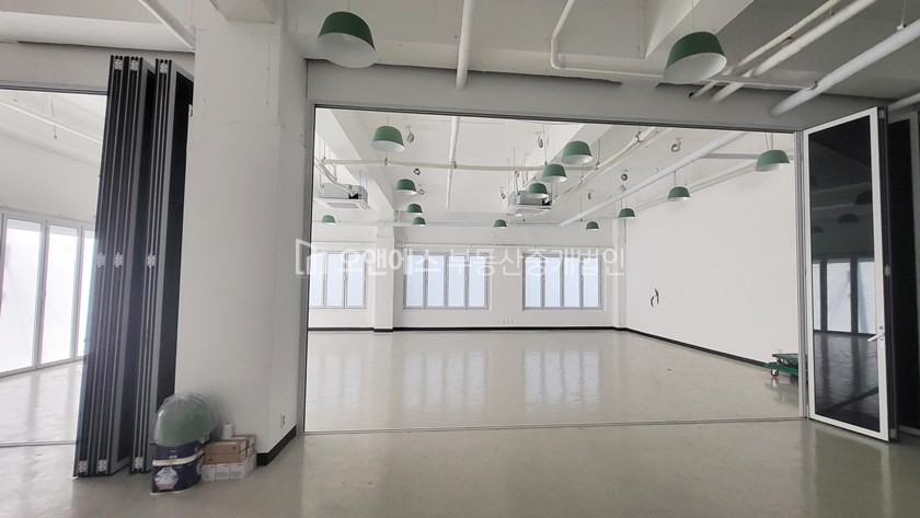 서울 용산구 청파동2가 대형평수 사무실 자리좋은 숙대입구역 메인도로 월세 매물번호 12596 사진 2