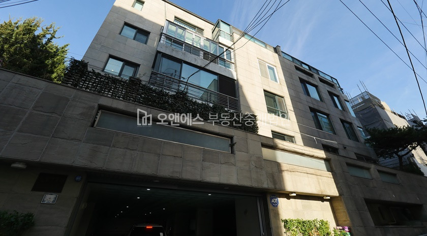 서울 용산구 동빙고동 1-67 동빙고동 대사관로에 위치한 채광 뛰어난 조용한 주택 플래티앙1 월세 매물번호 15553 사진 1