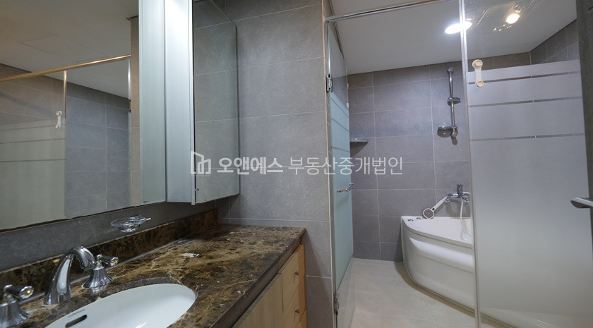 서울 용산구 동빙고동 1-67 동빙고동 대사관로에 위치한 채광 뛰어난 조용한 주택 플래티앙1 월세 매물번호 15553 사진 5