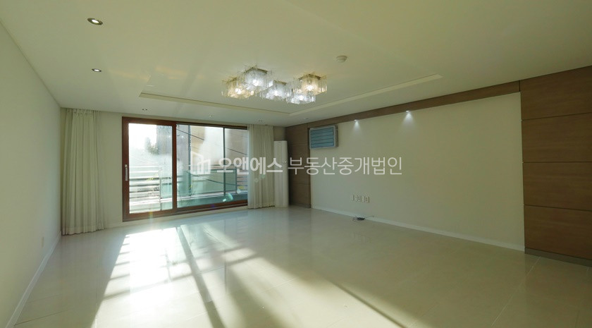 서울 용산구 동빙고동 1-67 동빙고동 대사관로에 위치한 채광 뛰어난 조용한 주택 플래티앙1 월세 매물번호 15553 사진 9