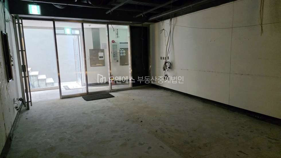 서울 용산구 한남동 한남동 카페거리 메인상권 지하 월세 매물번호 15552 사진 2